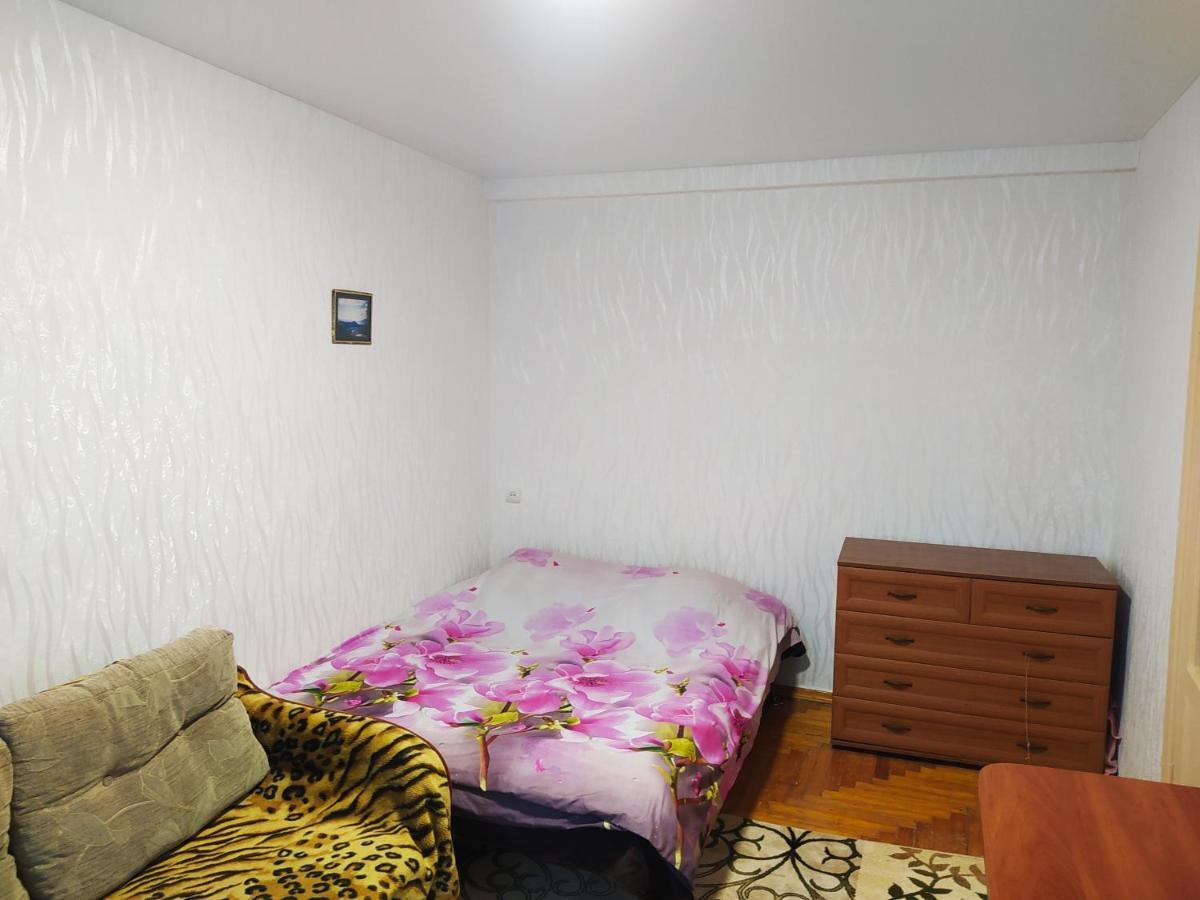 1-Комн. Квартира В Центре Возле Козак Палаца! Zaporizhia Екстериор снимка